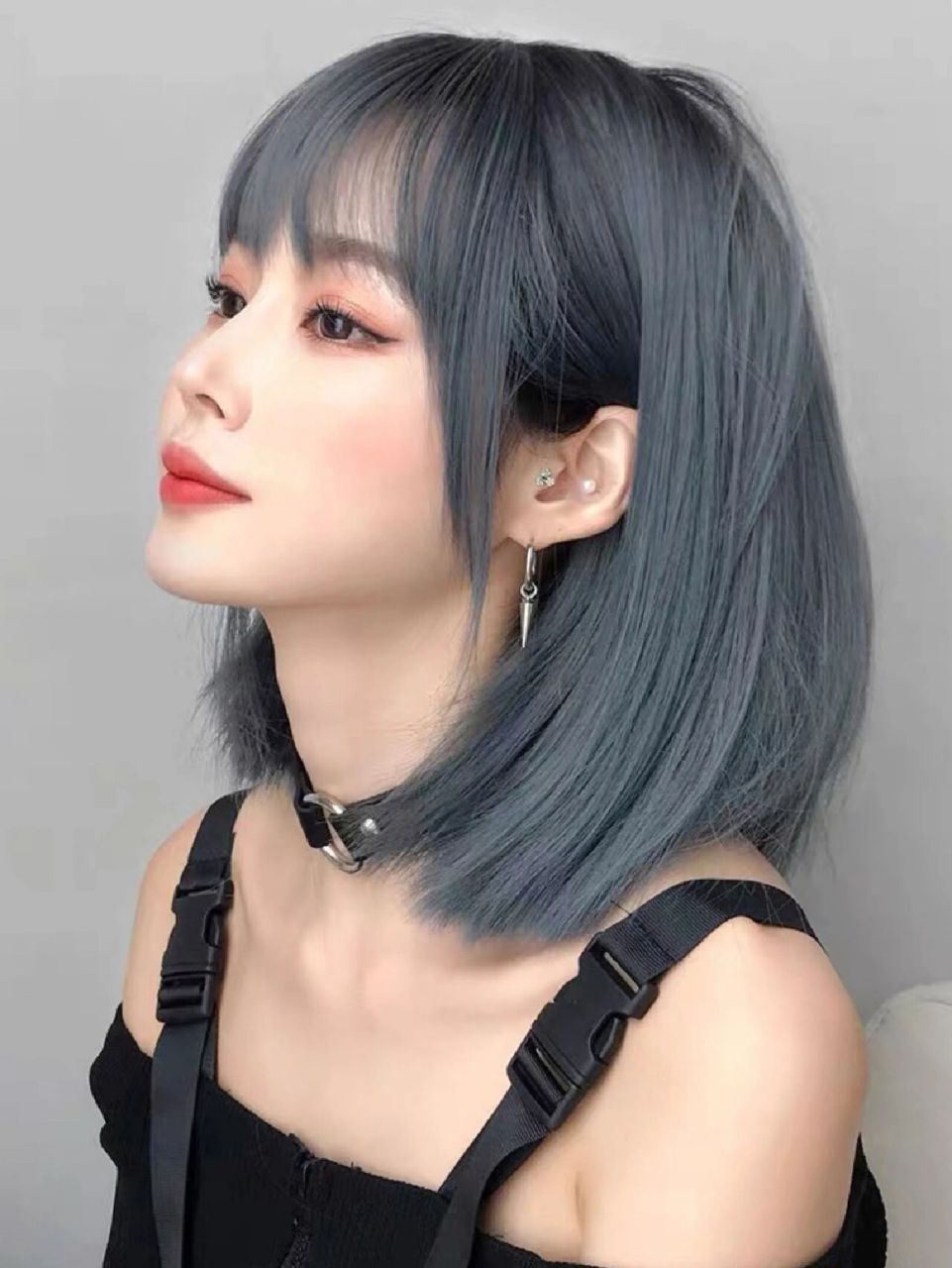 2023流行显白发色    分享一个超吸睛发色-雾霾蓝发色相对低调但是真