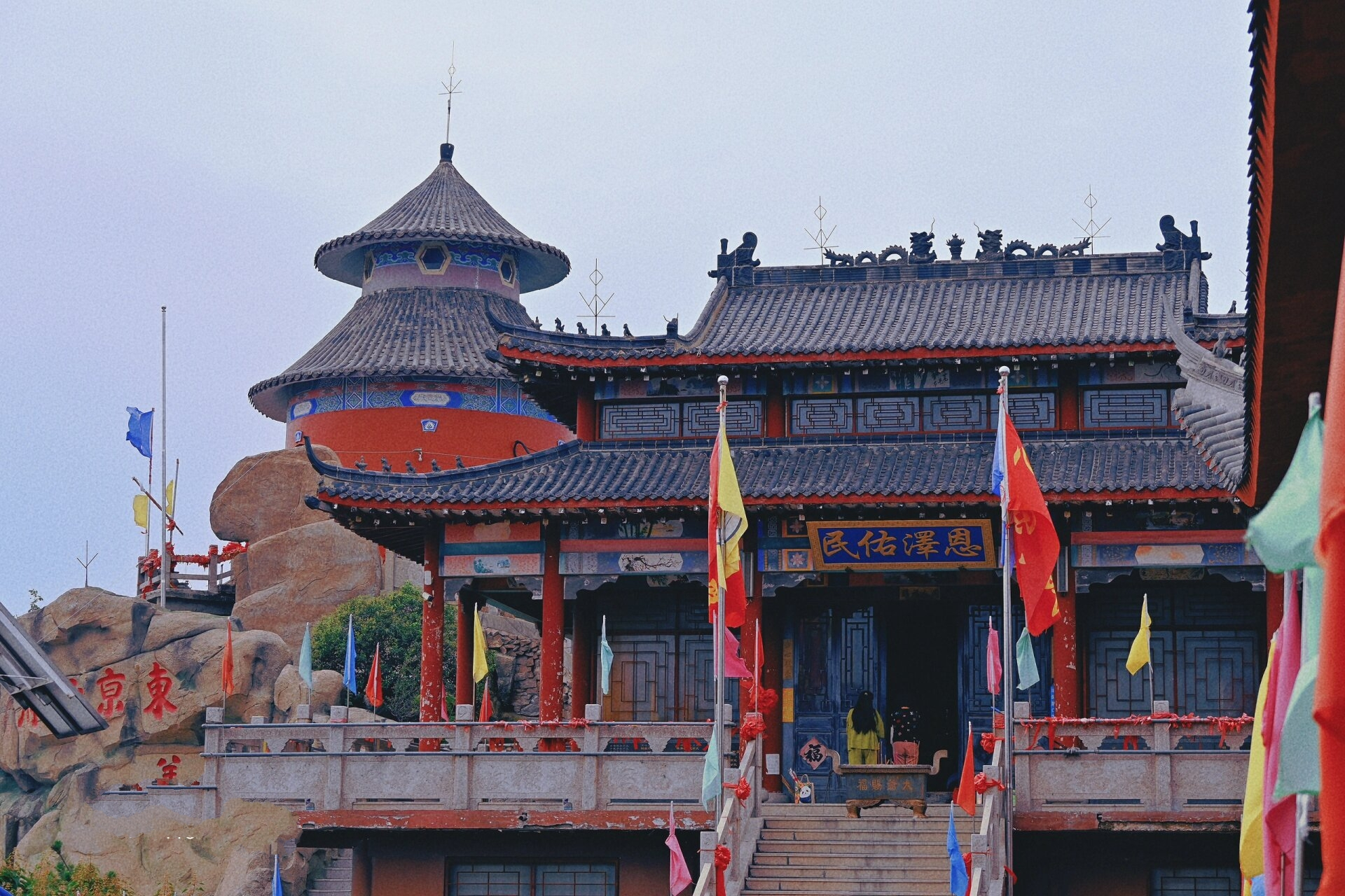 青岛东京山庙 92位置:位于青岛市即墨区,崂山北麓,三面环海的