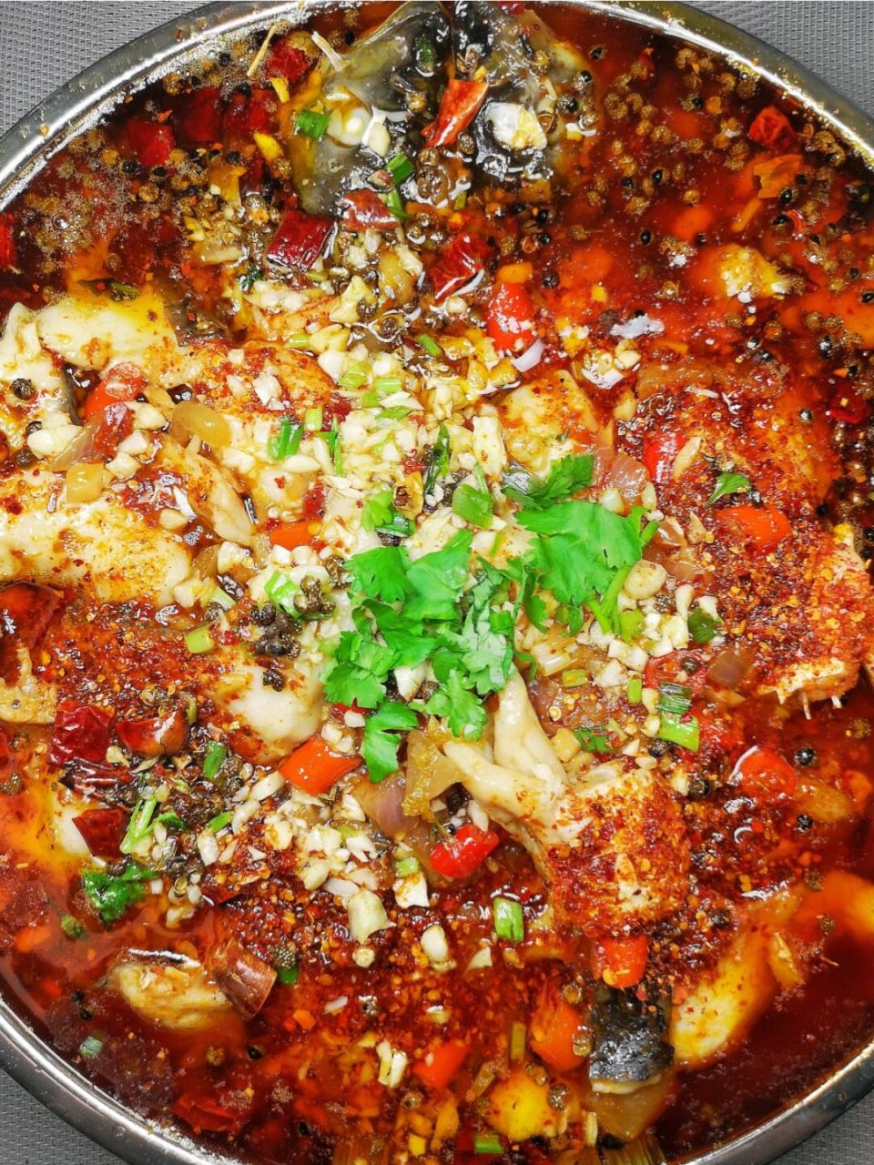 6015重庆江湖菜,水煮鱼片家常版这样做,鱼鲜味美,香辣无比,好吃到