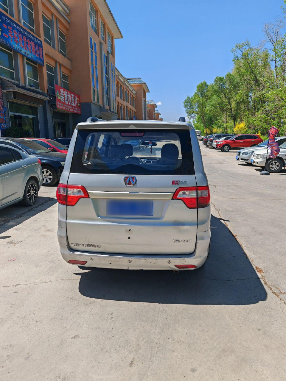 最新到店14年上户北汽银翔面包车,车况好,四条轮胎9成新,七座.
