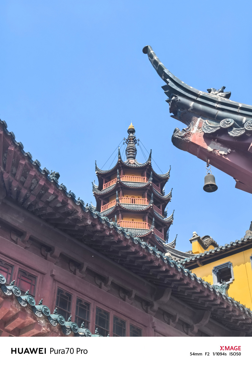 就是出处镇江的金山寺,可是白娘子和许仙的故事又是在杭州西湖上演呀