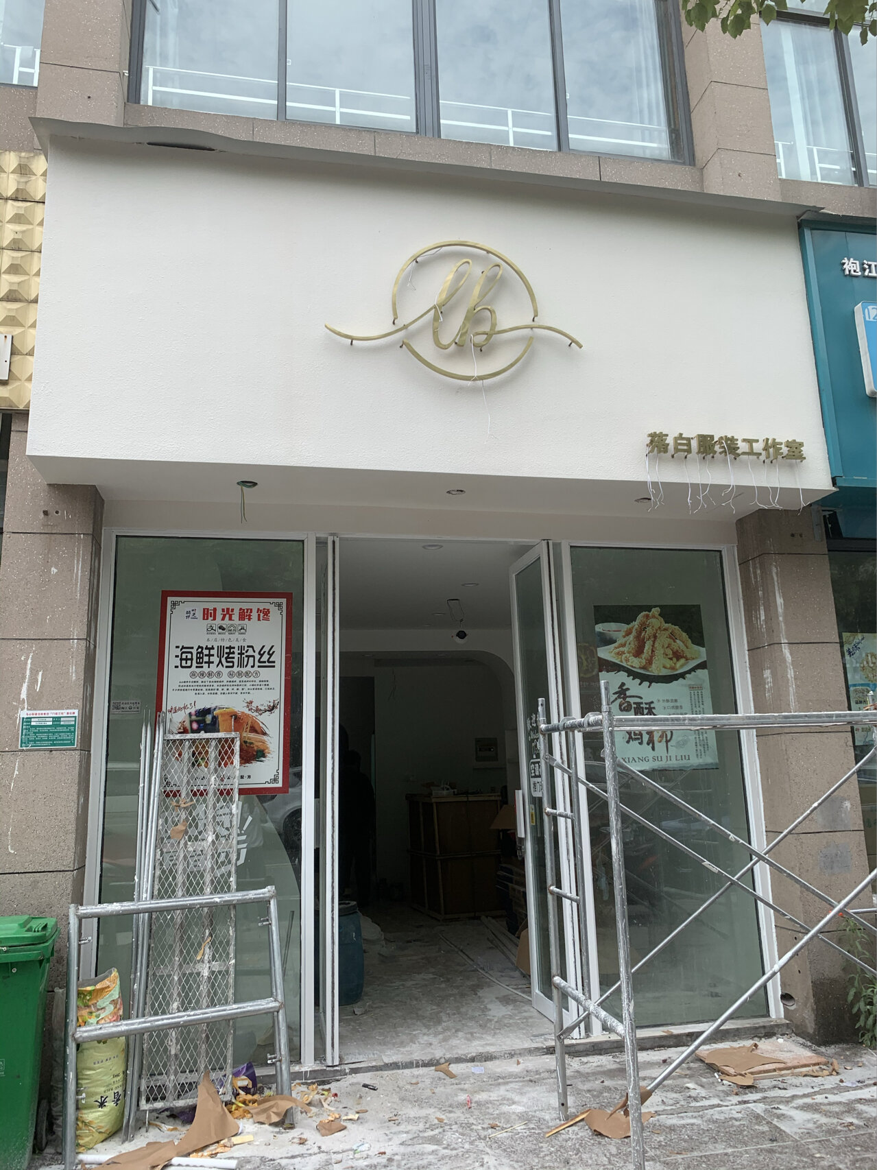 女装店门头实拍图片