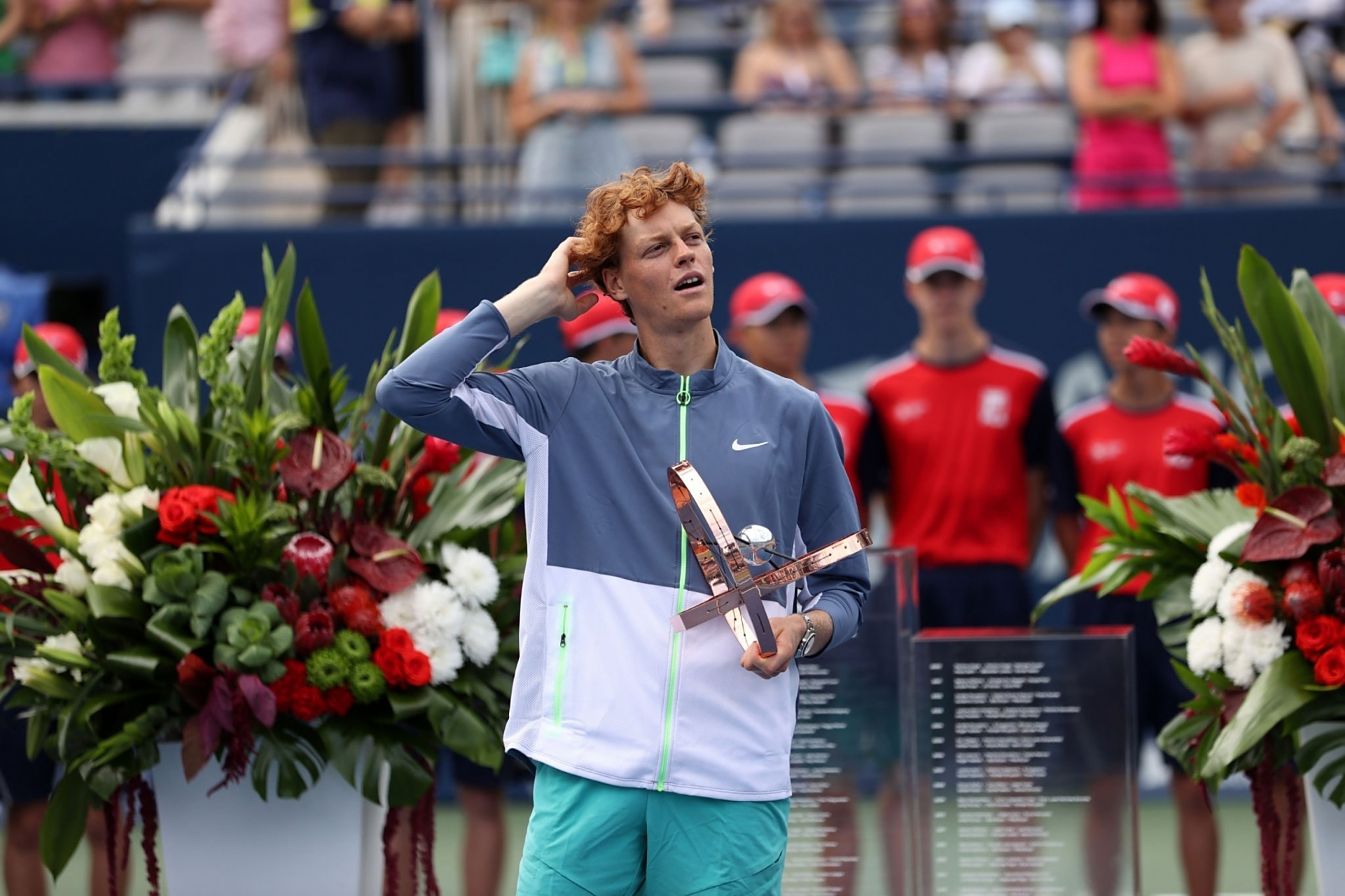 冠军捧杯图96  atp1000多伦多大师赛冠军——辛纳