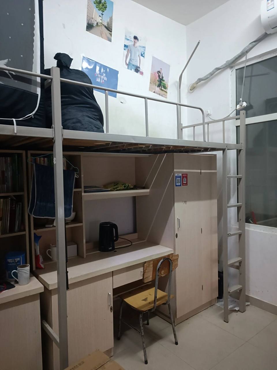 21年单招进来的,经管学院男生都是四人寝,22届男生宿舍大部分四改六