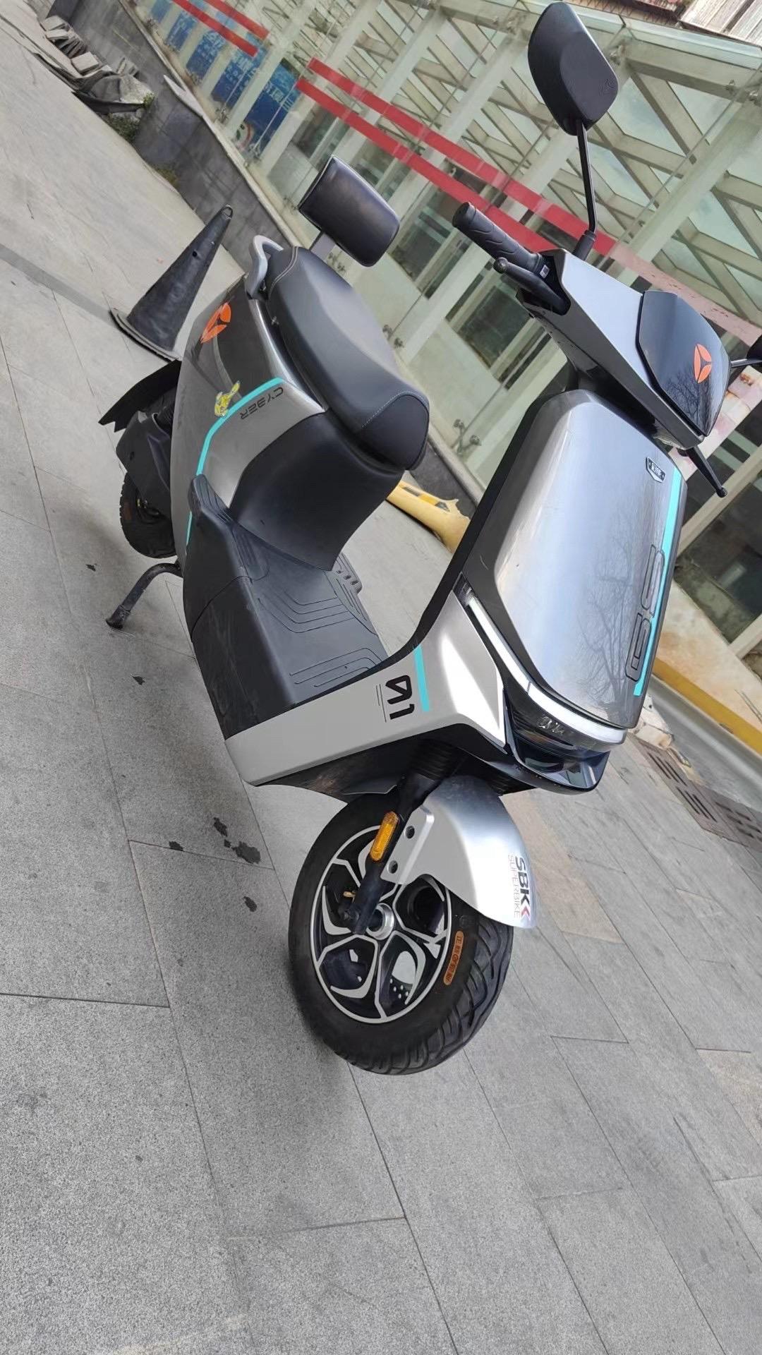 23年7月份的新车,雅迪冠能莱电de运动版,才跑了2300公里,包两年的雅迪