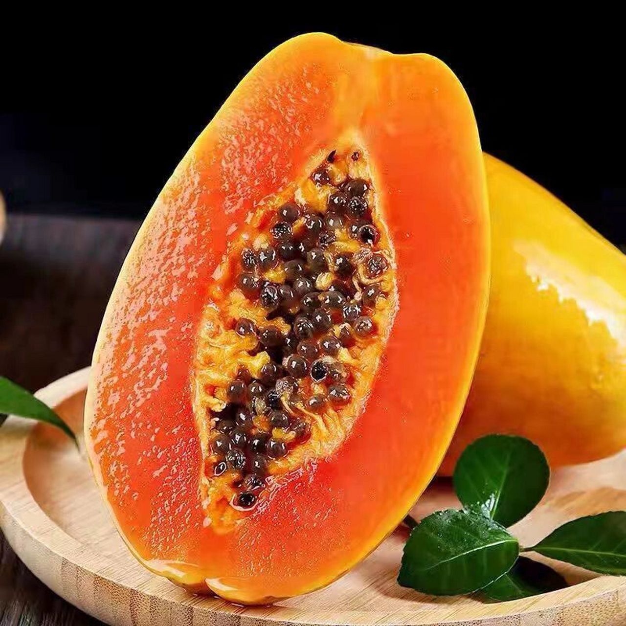 木瓜蜂蜜水:把木瓜去皮切片后放入水里,然后放入锅里煲30分钟就可以了