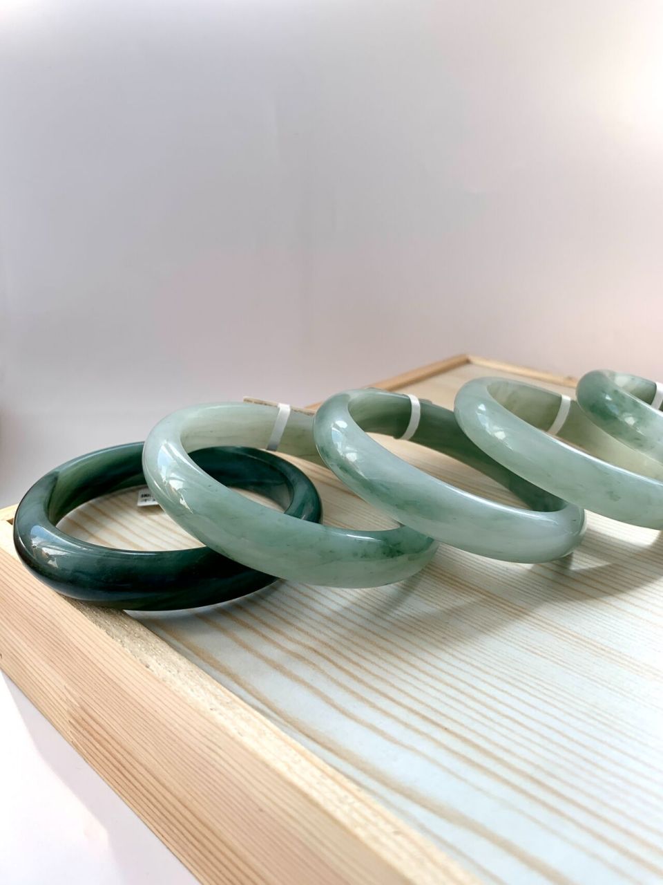 天山翠手镯 翠多就贵吗? 是的,翠多就会贵一点.