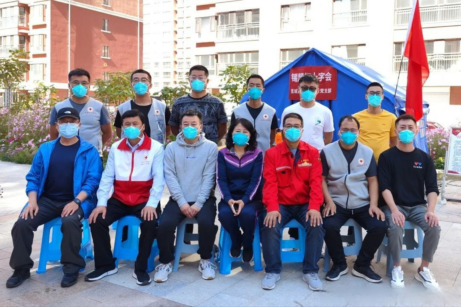 我叫张金鹏,是一名房地产销售,也是一名兼职婚礼主持人.