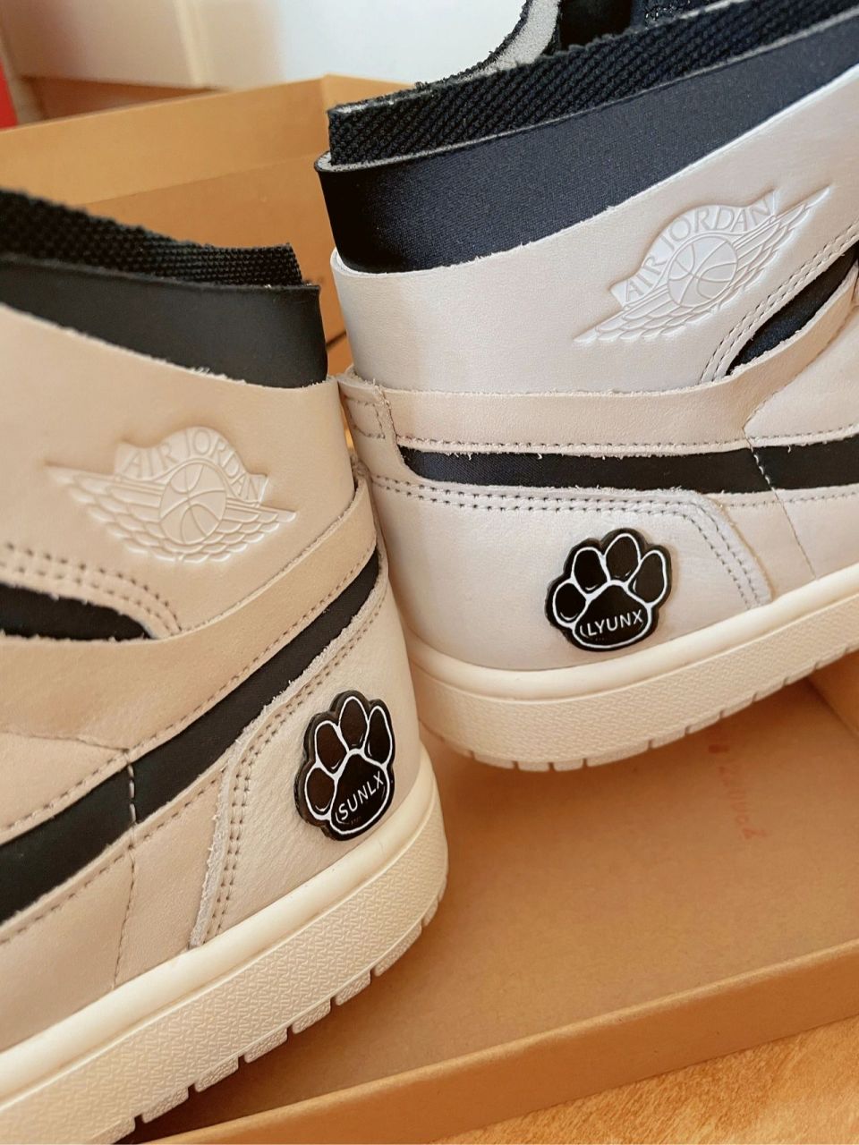 男孩子的浪漫7815 男朋友送的鞋子上刻了我们的名字!