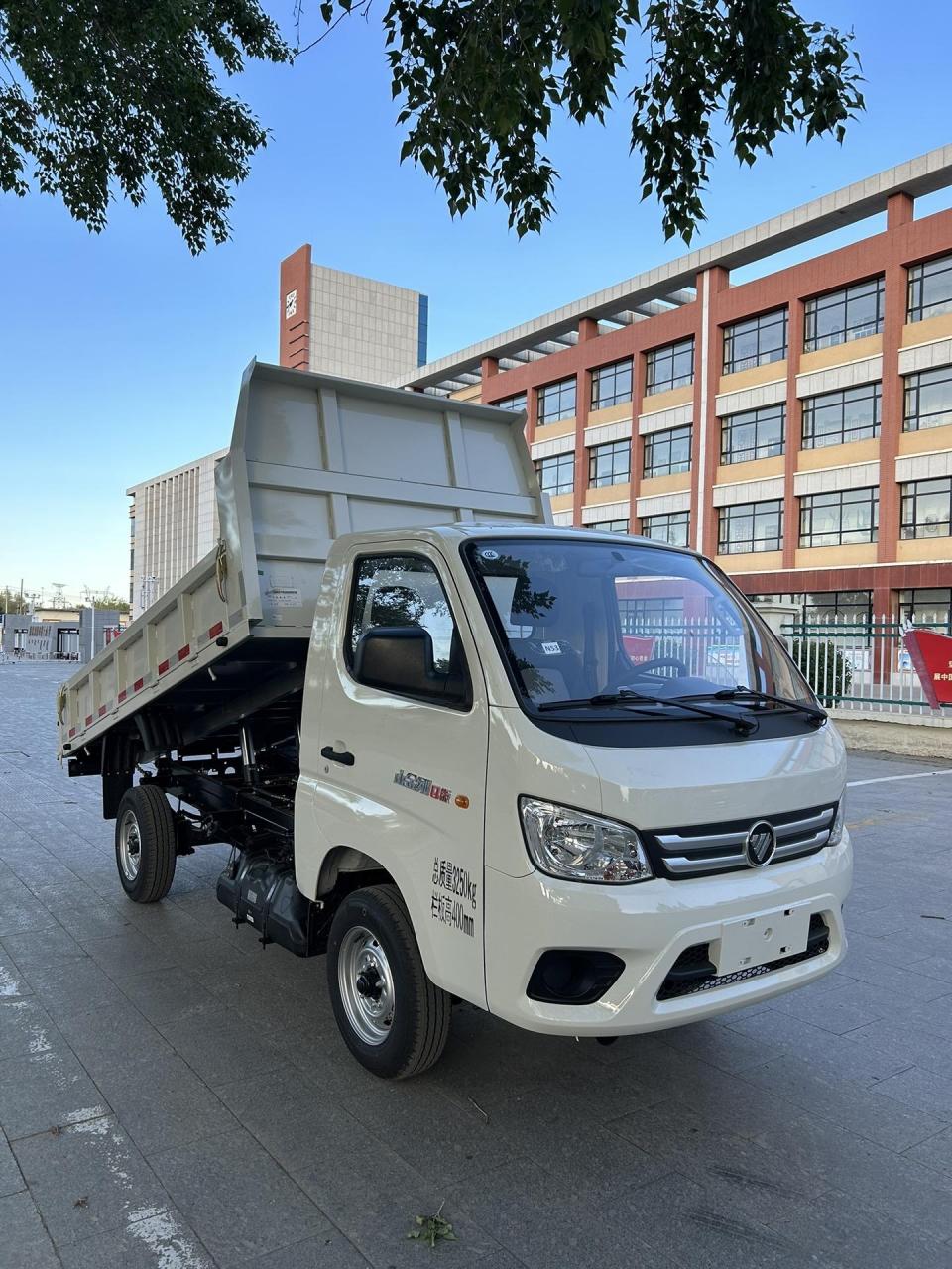 福田小金刚q版 汽油自卸,1.6排量122马力,斗长3.1米 宽1.