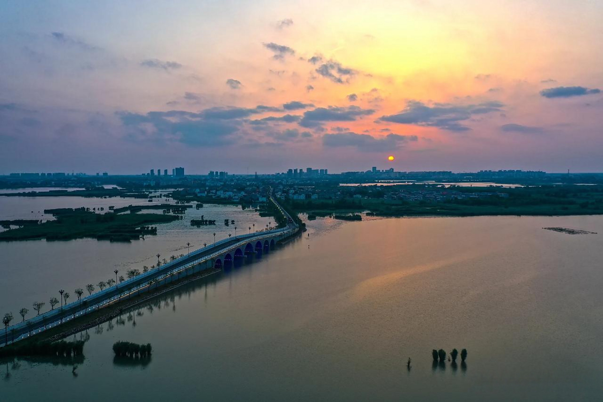 河南周口淮阳区龙湖湿地落日美景
