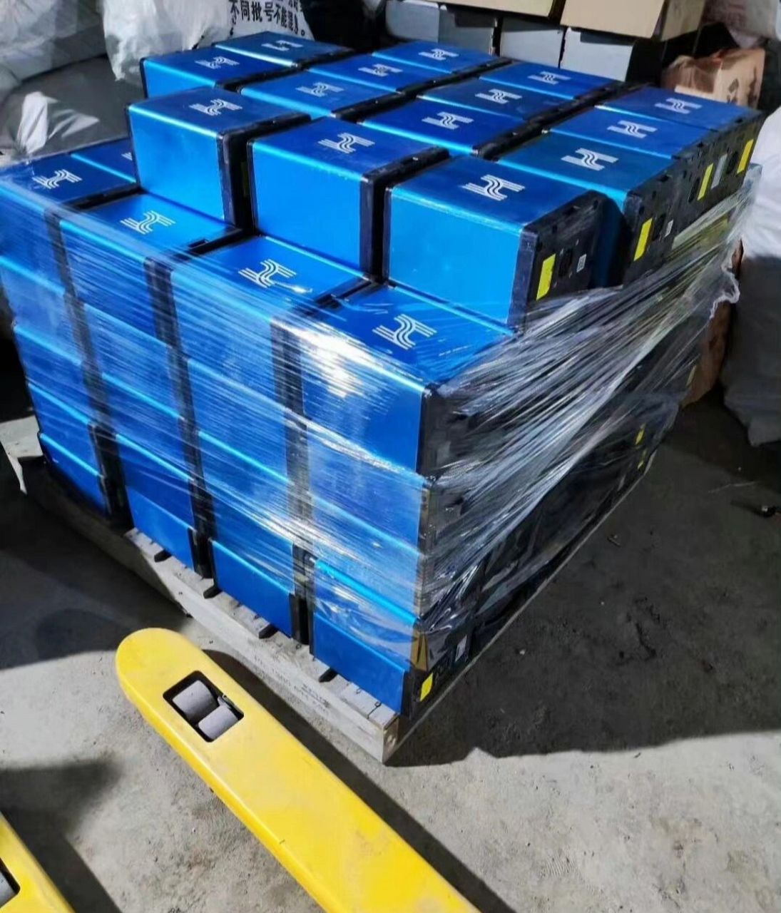 哈啰共享电单车里面装的是宁德时代的电池组.