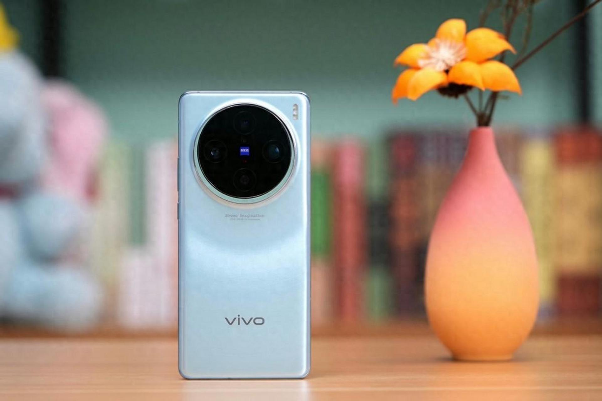 全球首发天玑9300移动芯片,潜望式超级长焦,售价仅3999元起,vivo x100