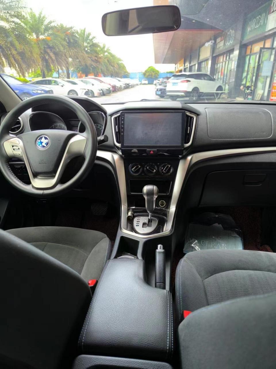 98万  供车首付2000 准18年  启辰t70    2.