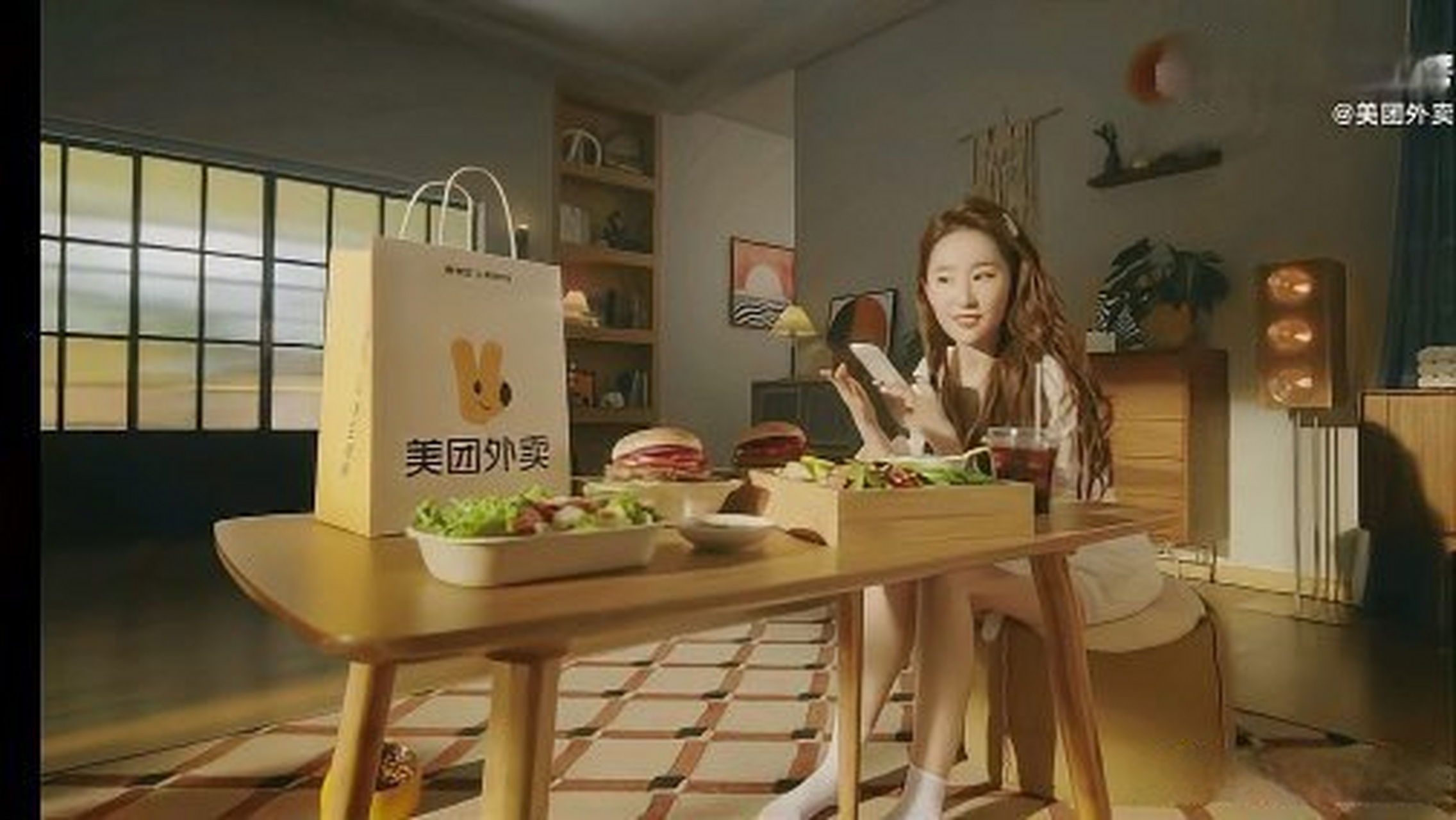 这篇视频很有意思《刘亦菲的美团广告太有代入感了,是我喜欢的慢生活!