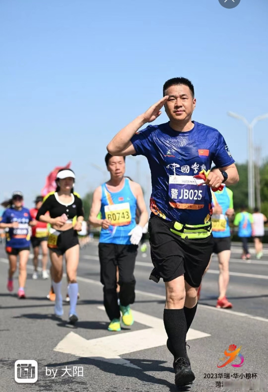 很开心,加入"中国警跑团".