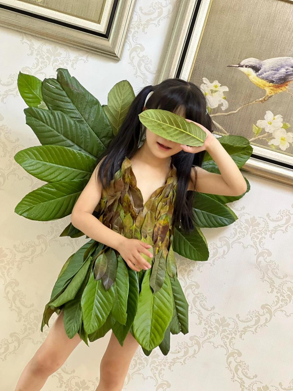 幼儿园作业树叶制作走秀服装～ 森林精灵礼服 我俩为她做的最后一份