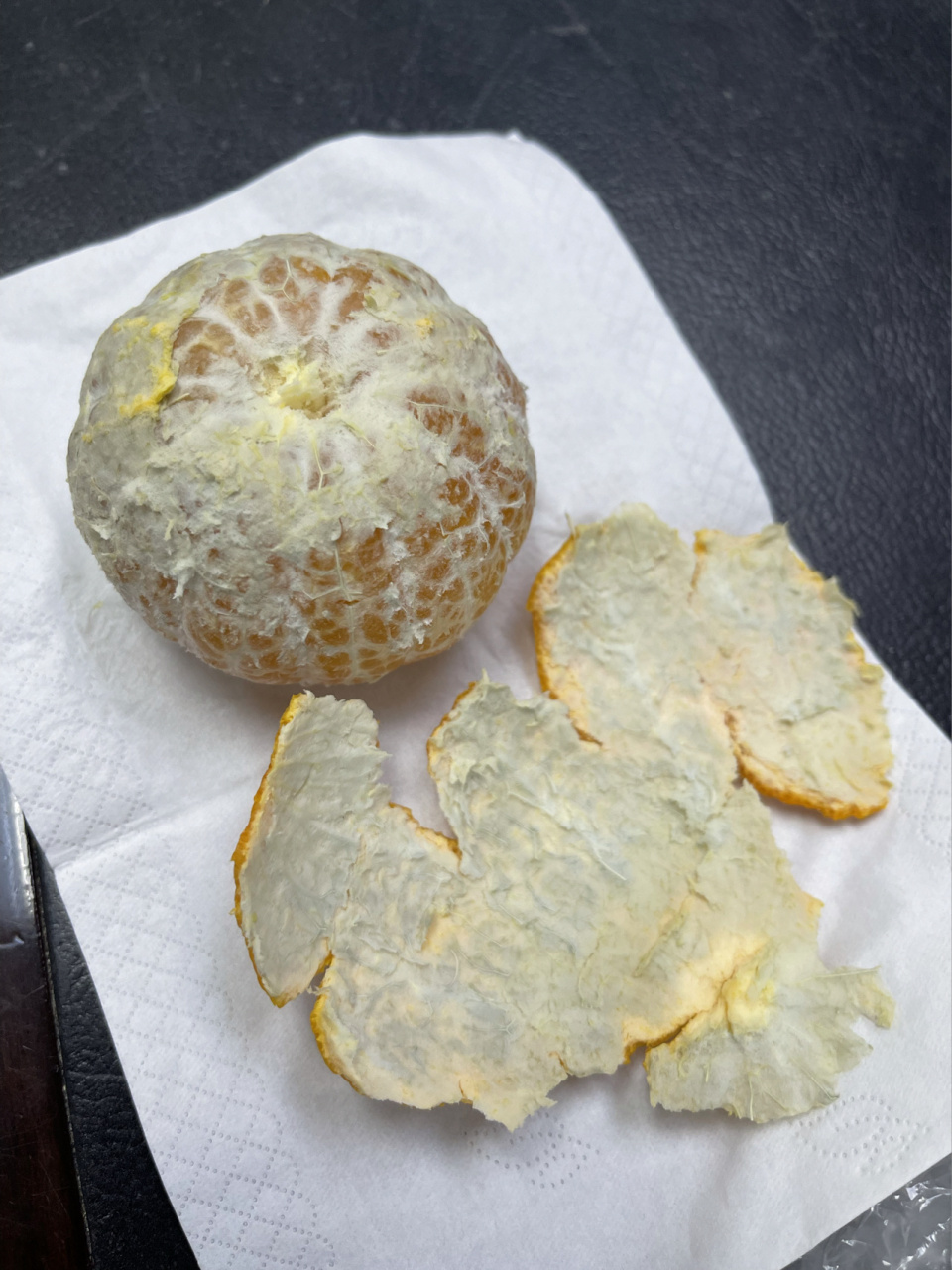 橘子皮变蓝了 刚吃了变蓝橘子 怕是发霉问了客服说不是 并保证正规