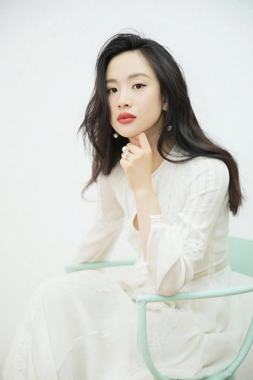演员李梦说"尊重电影人就是尊重电影."  结果评论区的网友都不买账
