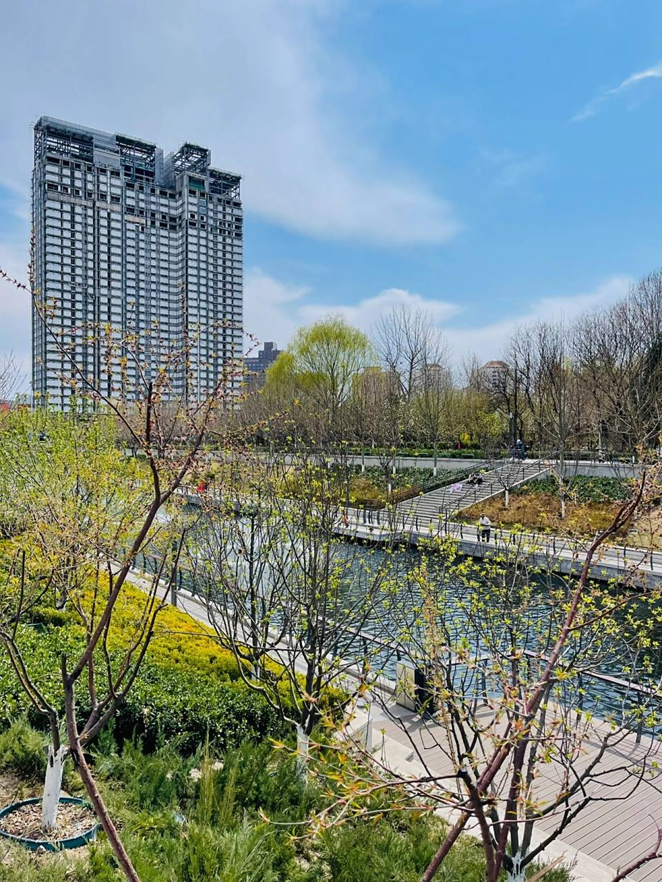 不负春天,北京东城区亮马河公园散步好舒服.