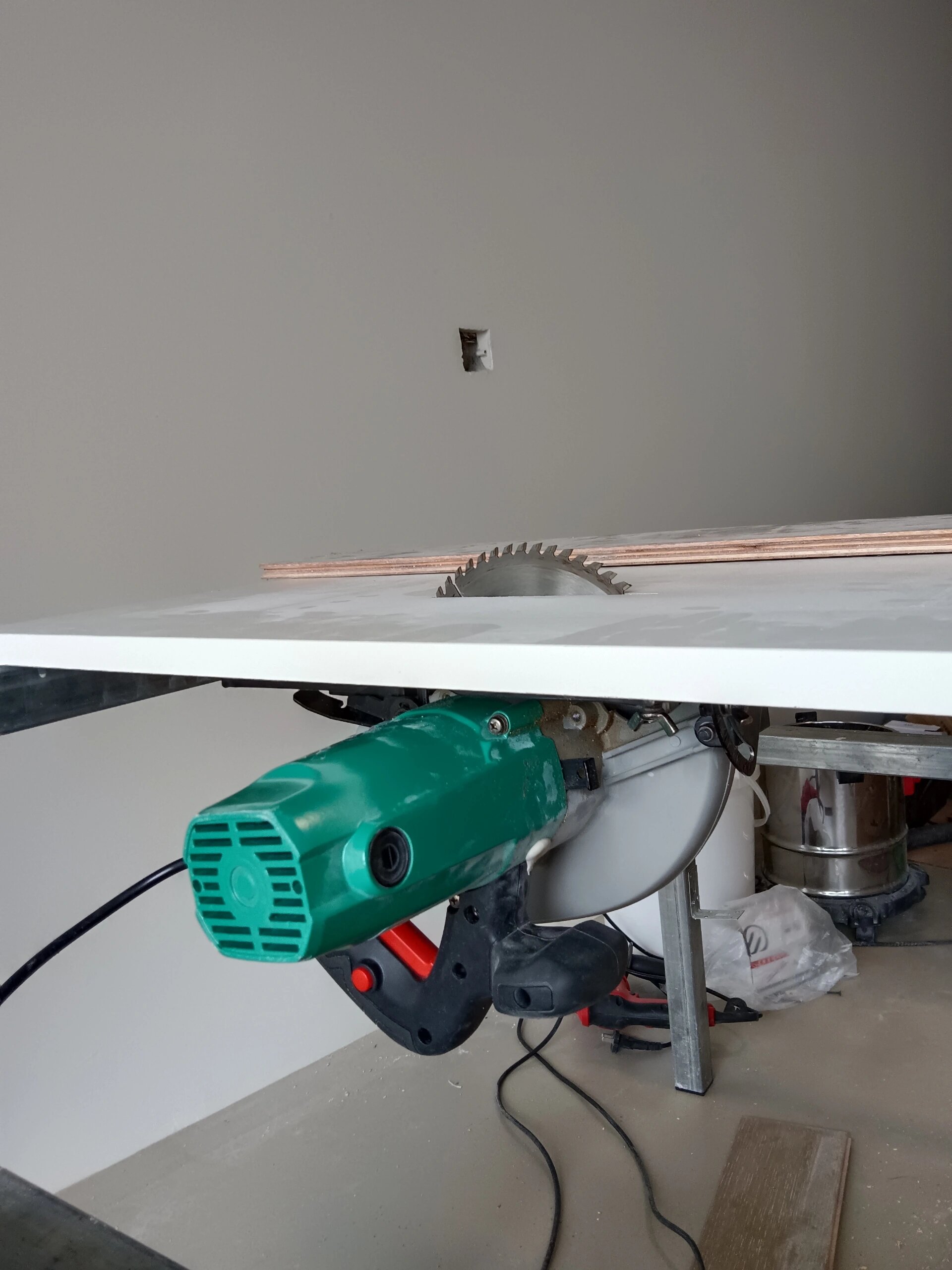 圆锯倒装成锯台,可以做挺多事了.就是还需要一些时间熟练.