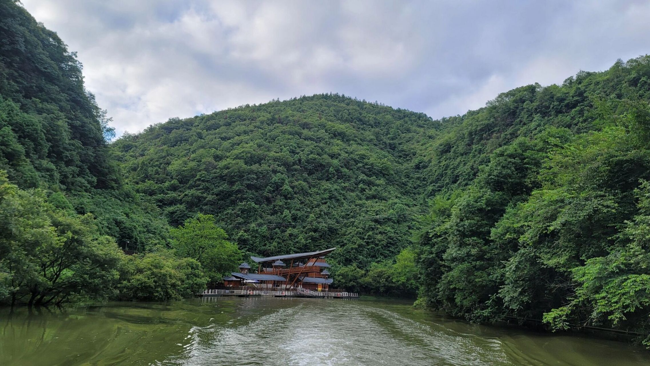 利川齐岳山~美呆了 上午去的腾龙洞  下午去的龙船水乡 (后悔没买夜场