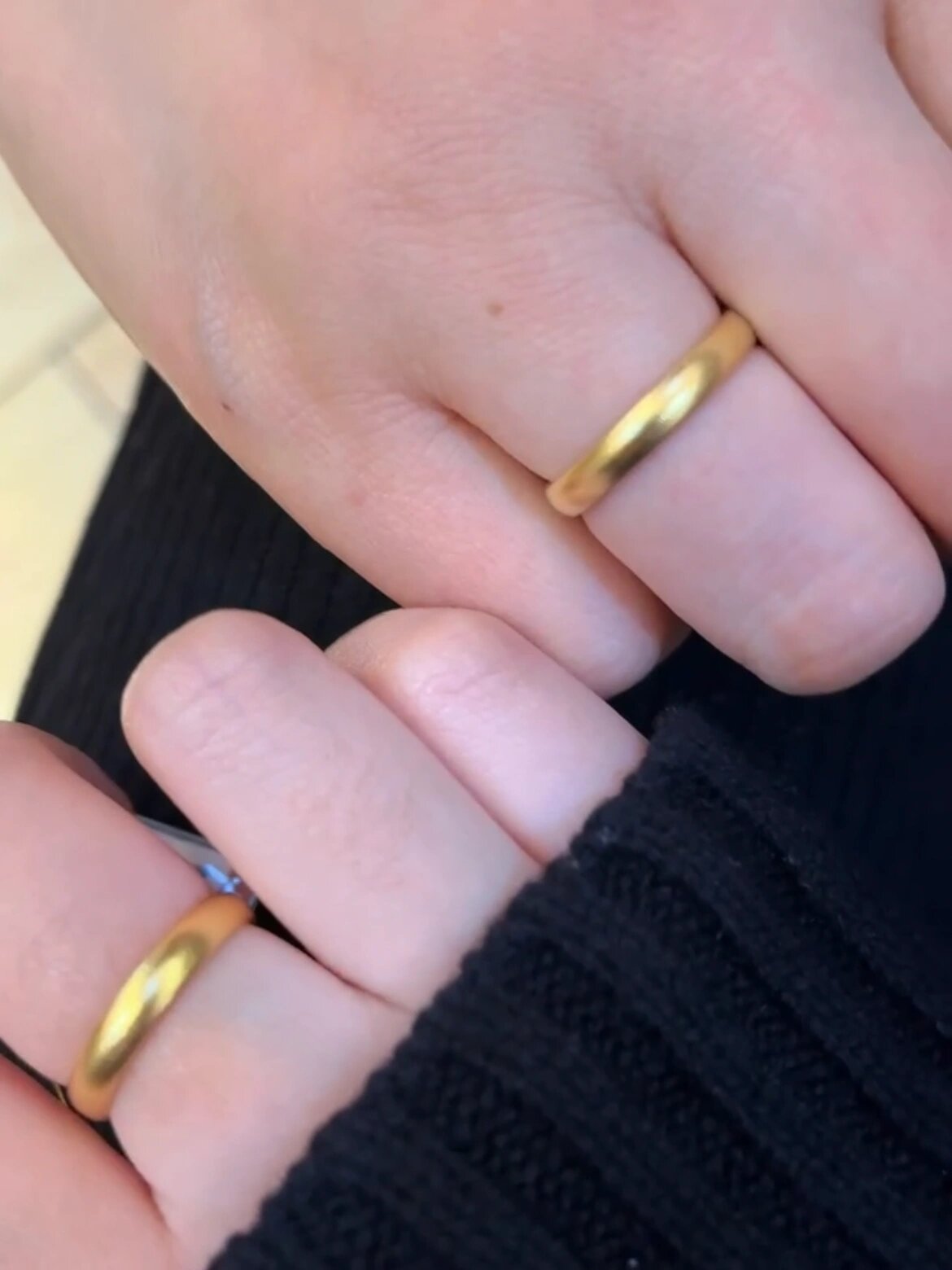 古法金戒指 复古优雅太美啦～ 简单的素圈代表着情侣之间无需复杂的述