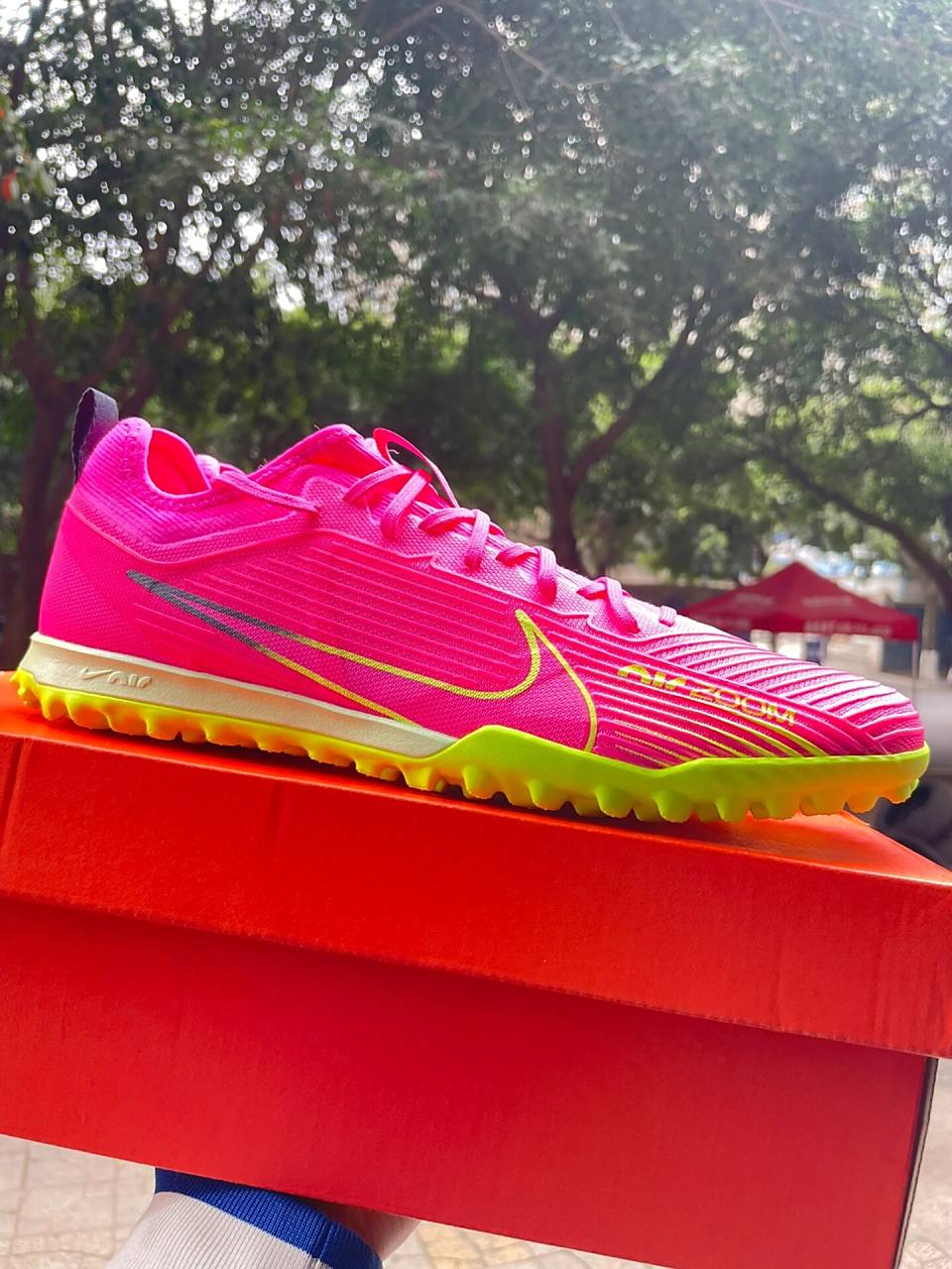 耐克刺客15足球鞋tfpro碎钉次顶级猛男粉 耐克刺客15足球鞋tfpro碎钉