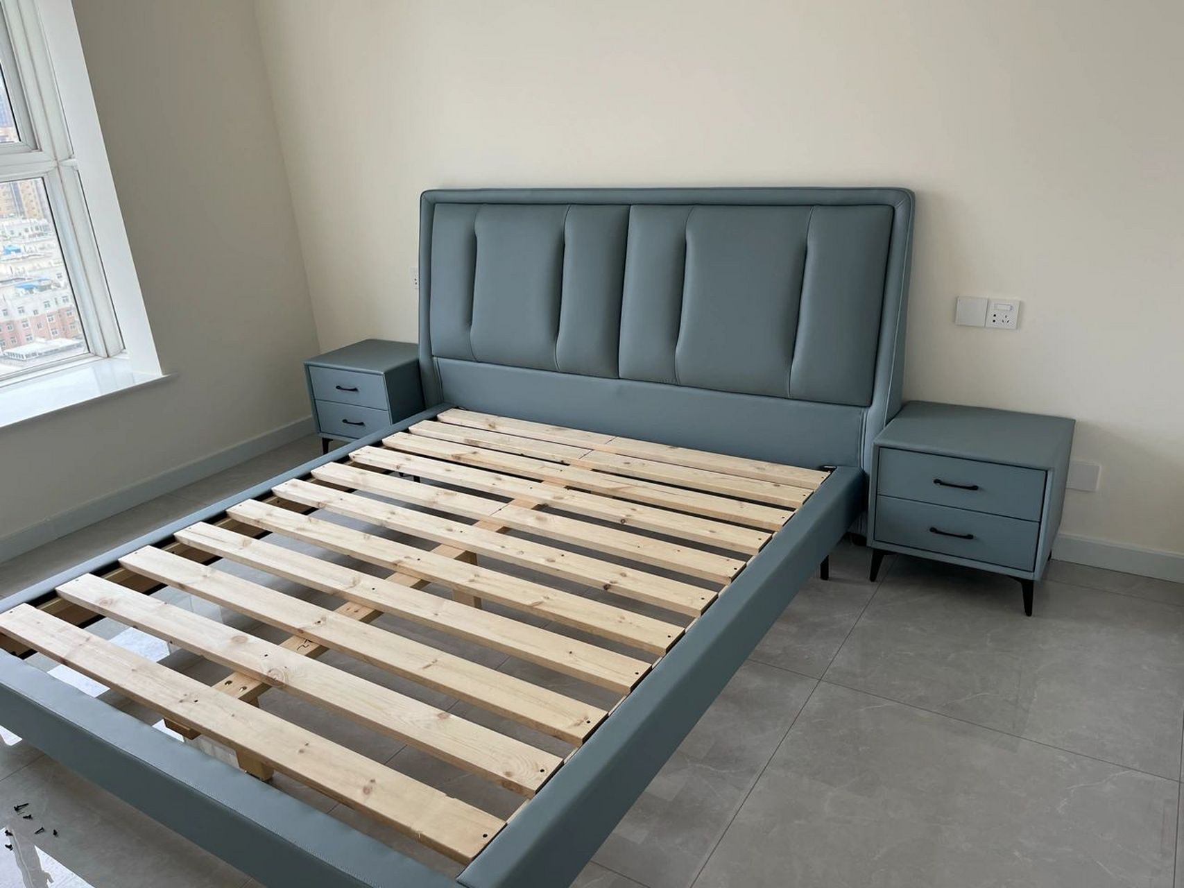 蓝色床配什么颜色窗帘好看啊 床的颜色比图片要浅,墙面是奶咖色.