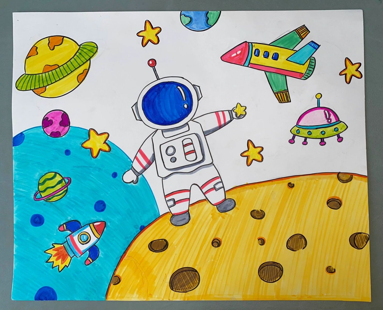 太空宇航员主题儿童画 简笔画 附线稿 太空宇宙  星球 宇航员