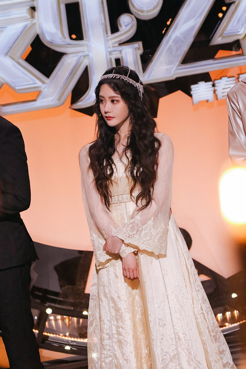 王艺瑾爱乐之都#纱轻裙曳,点缀星光,勾勒月色下少女充满爱意的模样