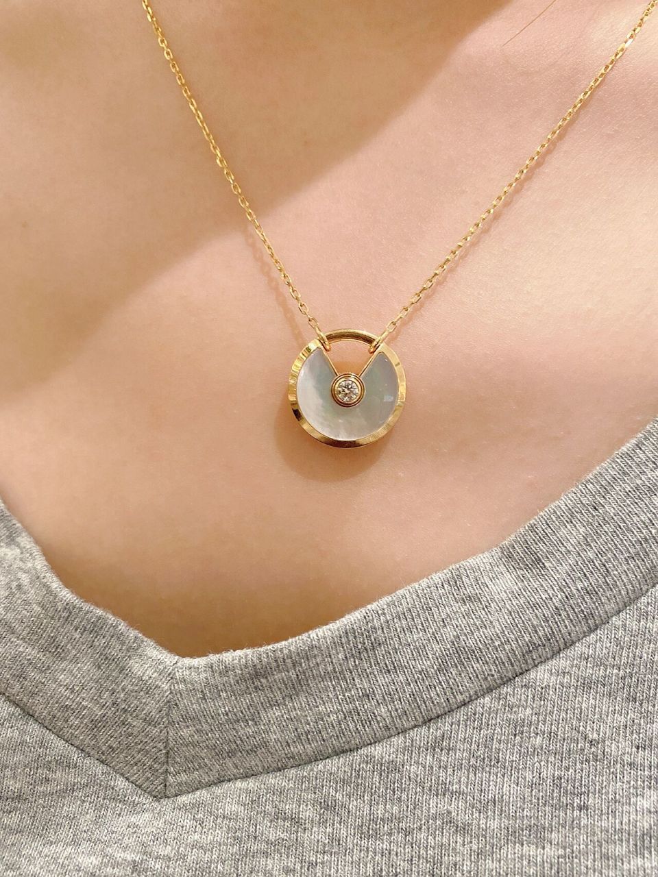 卡地亚 cartier护身符项链yyds07 卡地亚选用了天然的宝石制作了这