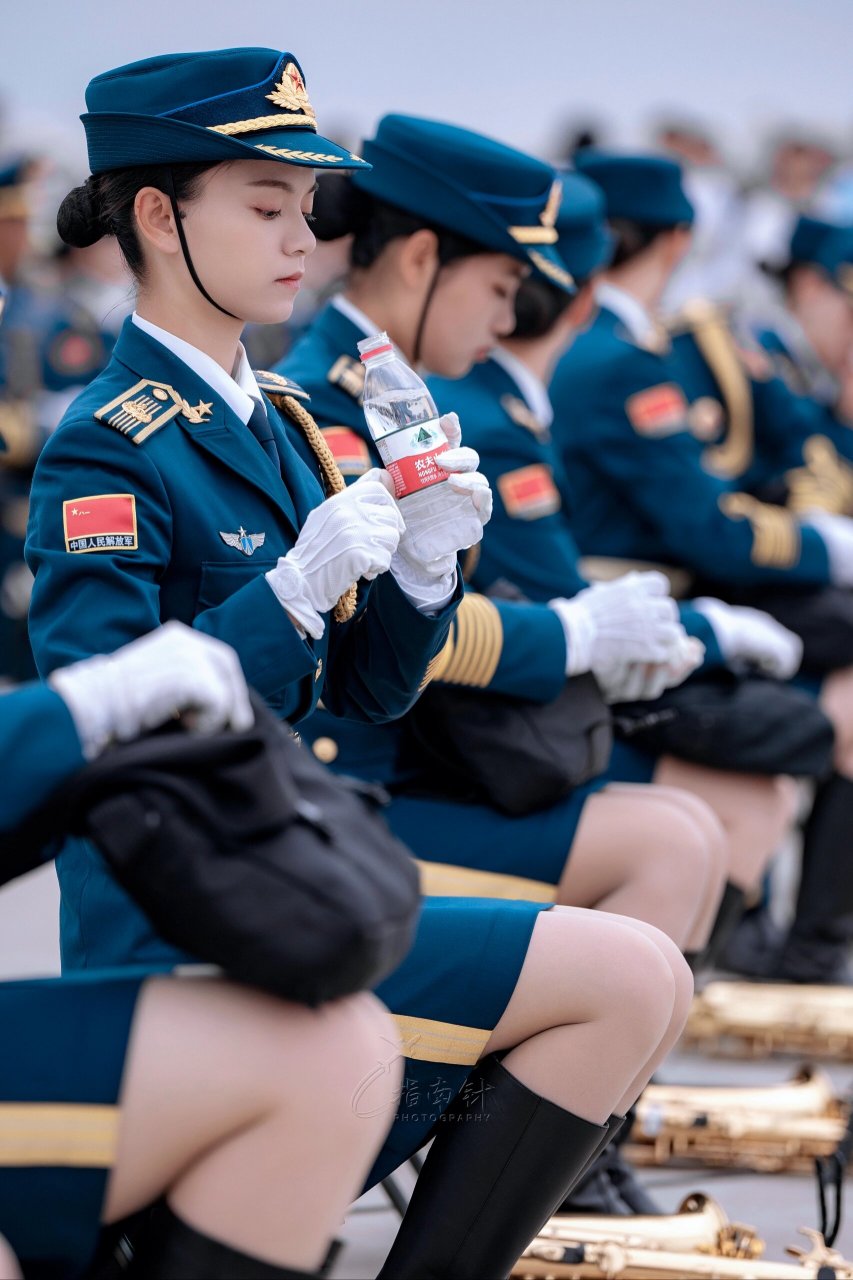 空军军乐团女兵图片