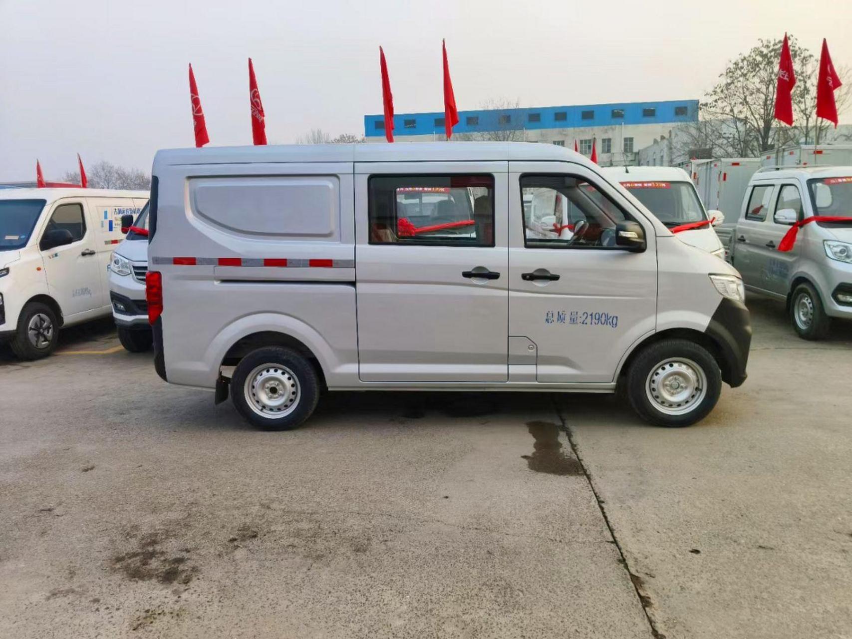 长安5座小厢货面包车,可拉人拉货两不误,有2座5座7座可选