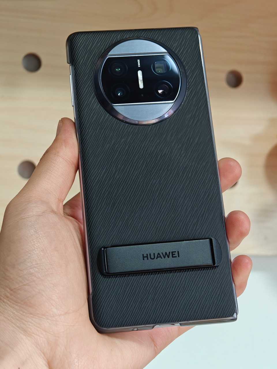 给华为mate x3买了一个官方手机壳,这个质感真的很不错!