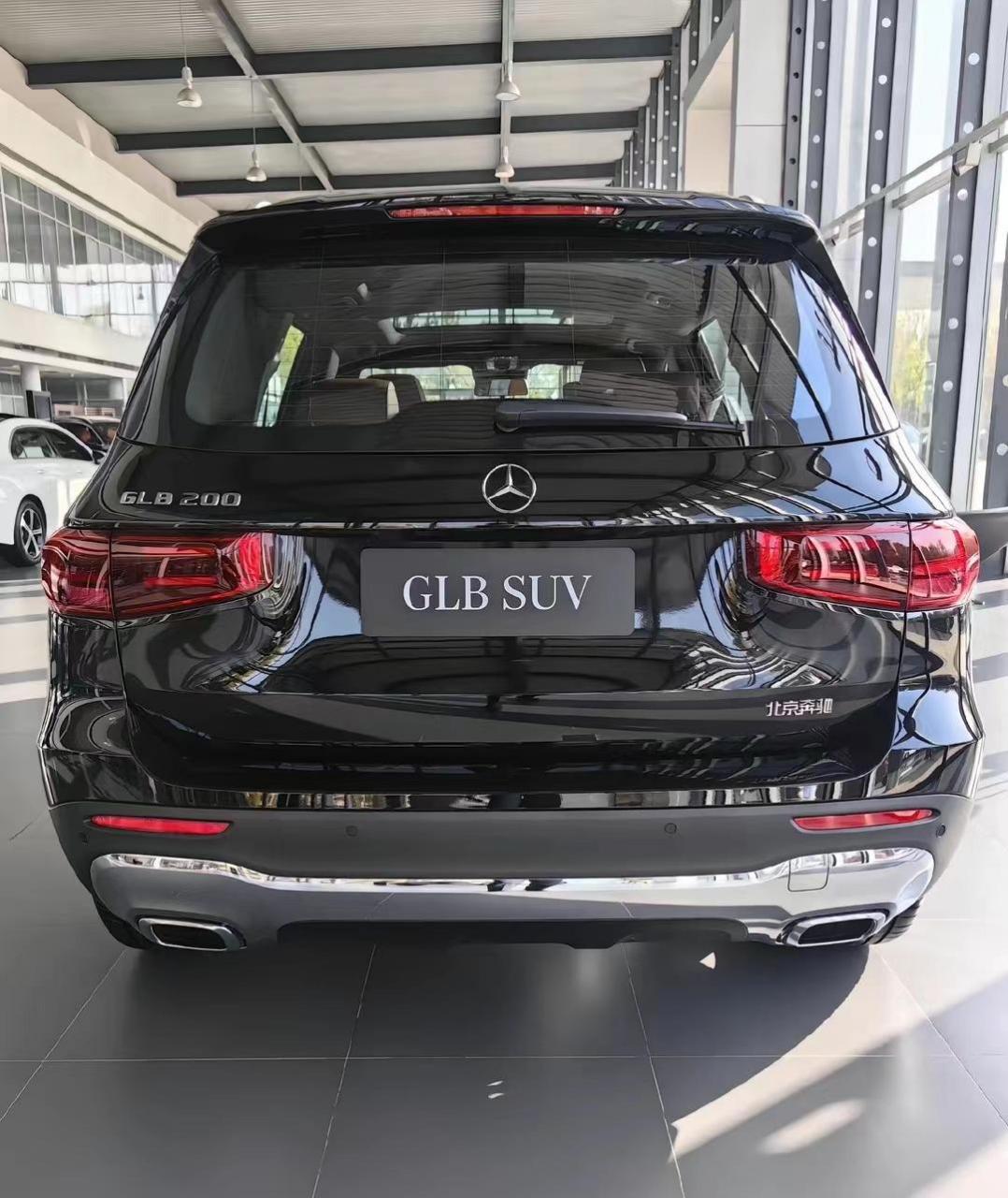 24款奔驰glb200动感型 指导价:31.19万 现特价:22.xx万