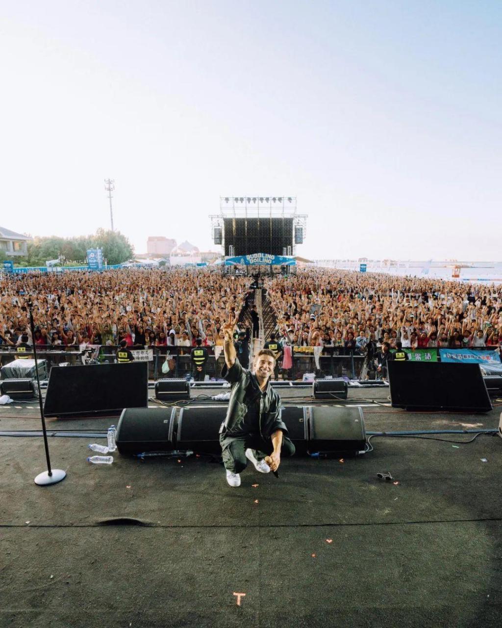 今年30岁的美国犹太裔歌手 jake miller(杰克·米勒)最近在中国巡演