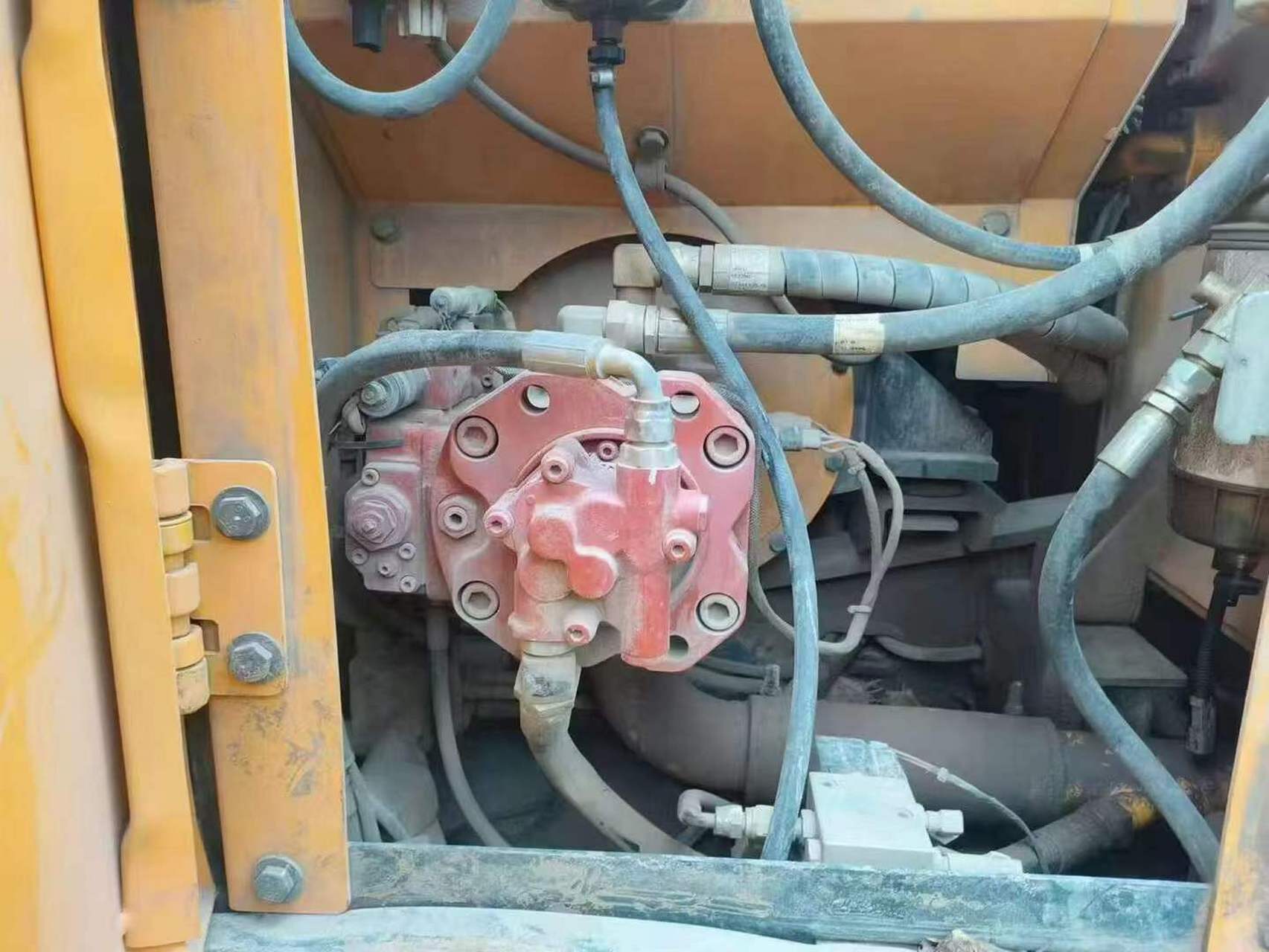 机维修中心(400-023-7669)现代挖掘机维修厂家,发动机大修,分配阀维修