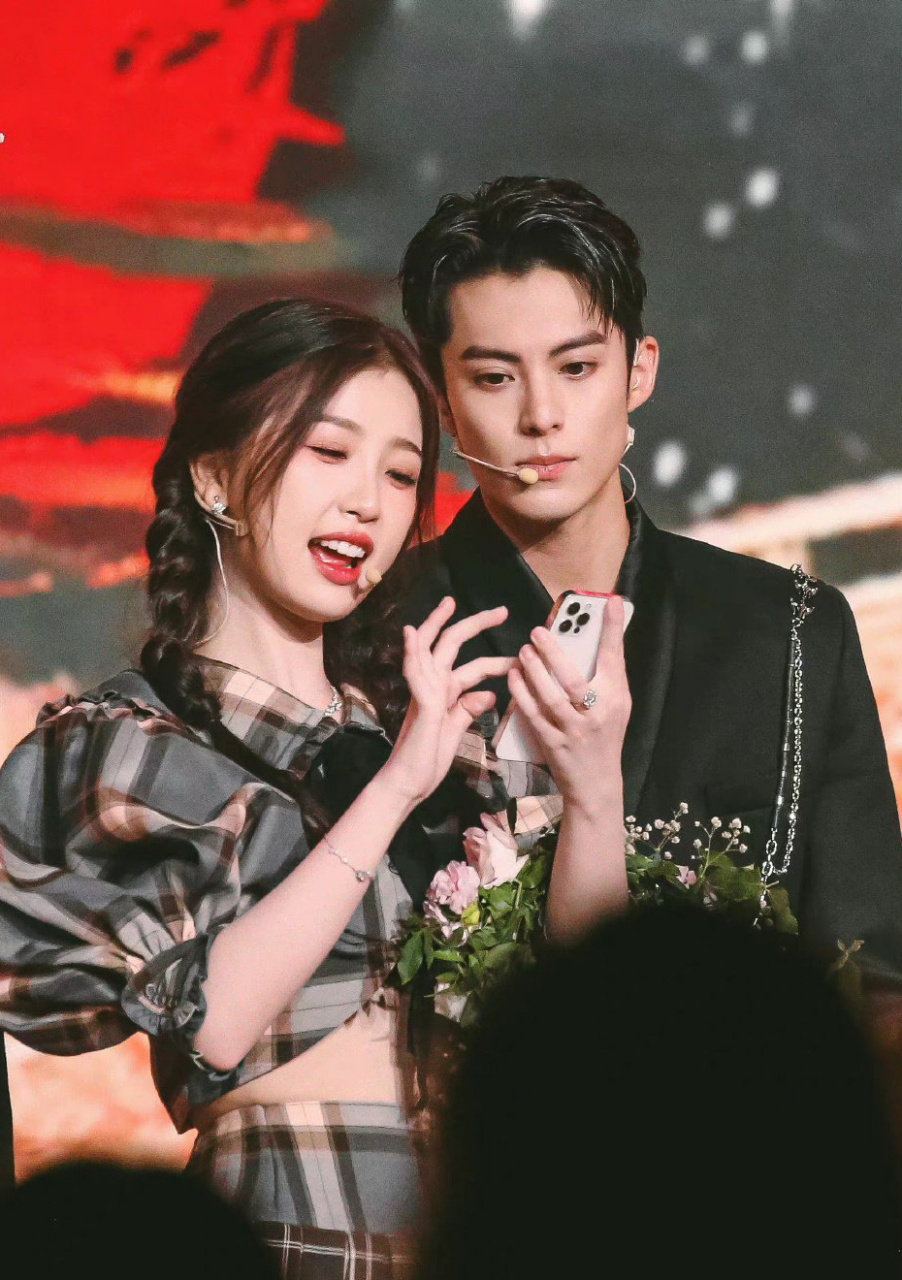 王鹤棣虞书欣今日开屏# 剧播这么久了,竟然还可以看见他俩的合体热搜