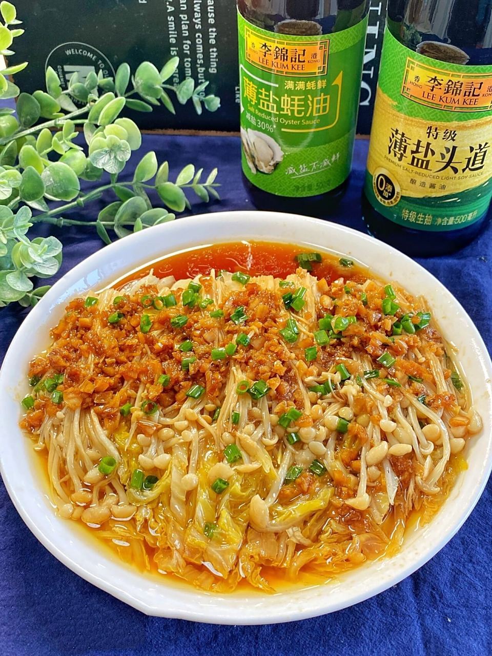 今天给大家分享一款家常快手菜~蒜蓉白菜金针菇,好吃又下饭,喜欢的
