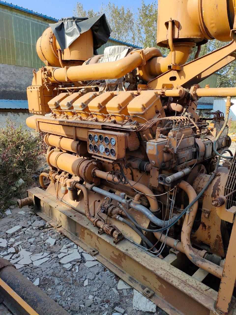 出售:济柴12v190柴油机1000系列