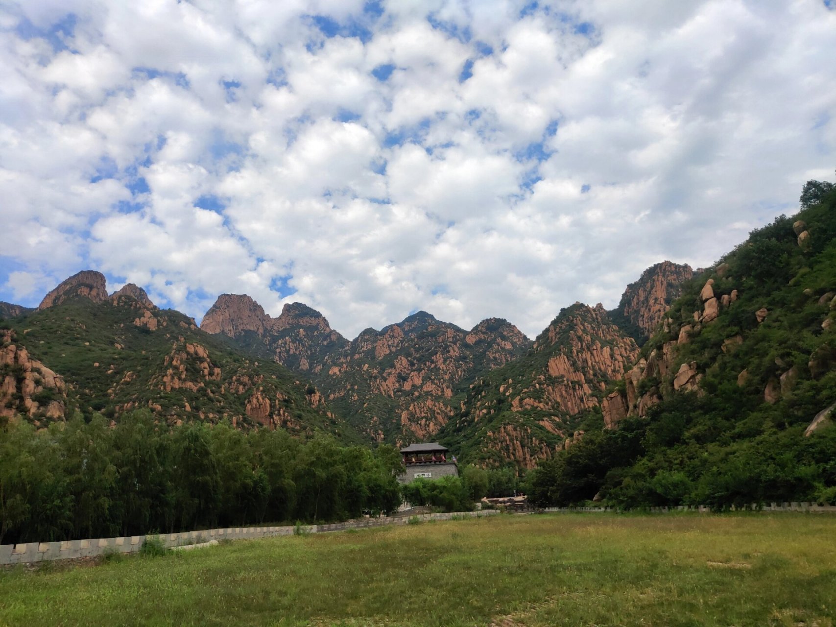 秦皇岛冰糖峪长城风情大峡谷 景区简介:冰糖峪长城风情大峡谷景区位于