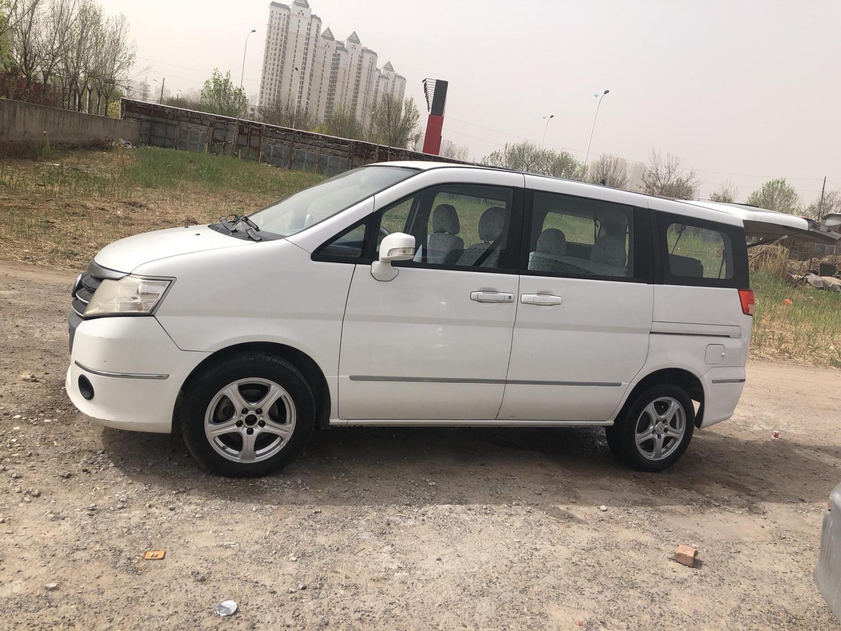 12年10月东风郑州日产七座商务车精品车况里外干净如新,前面刚刚换的