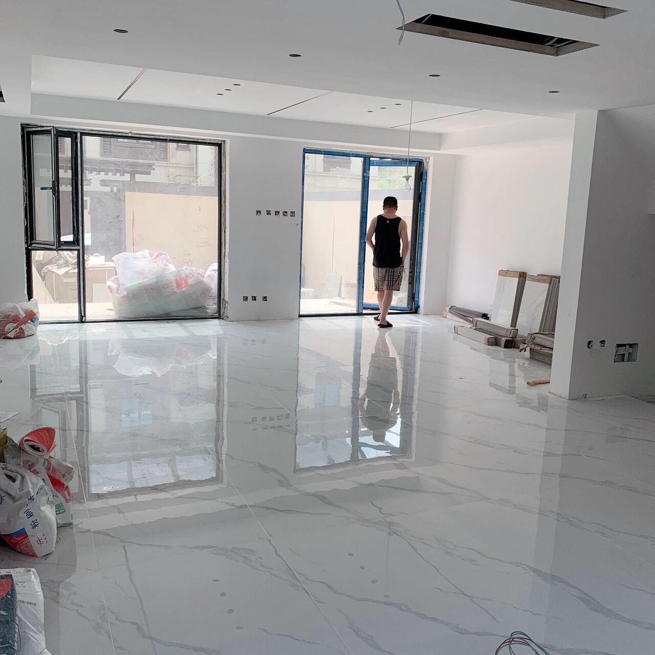 美完缝的鱼肚白瓷砖! 耗时了五个月的装修终于快要结束了!