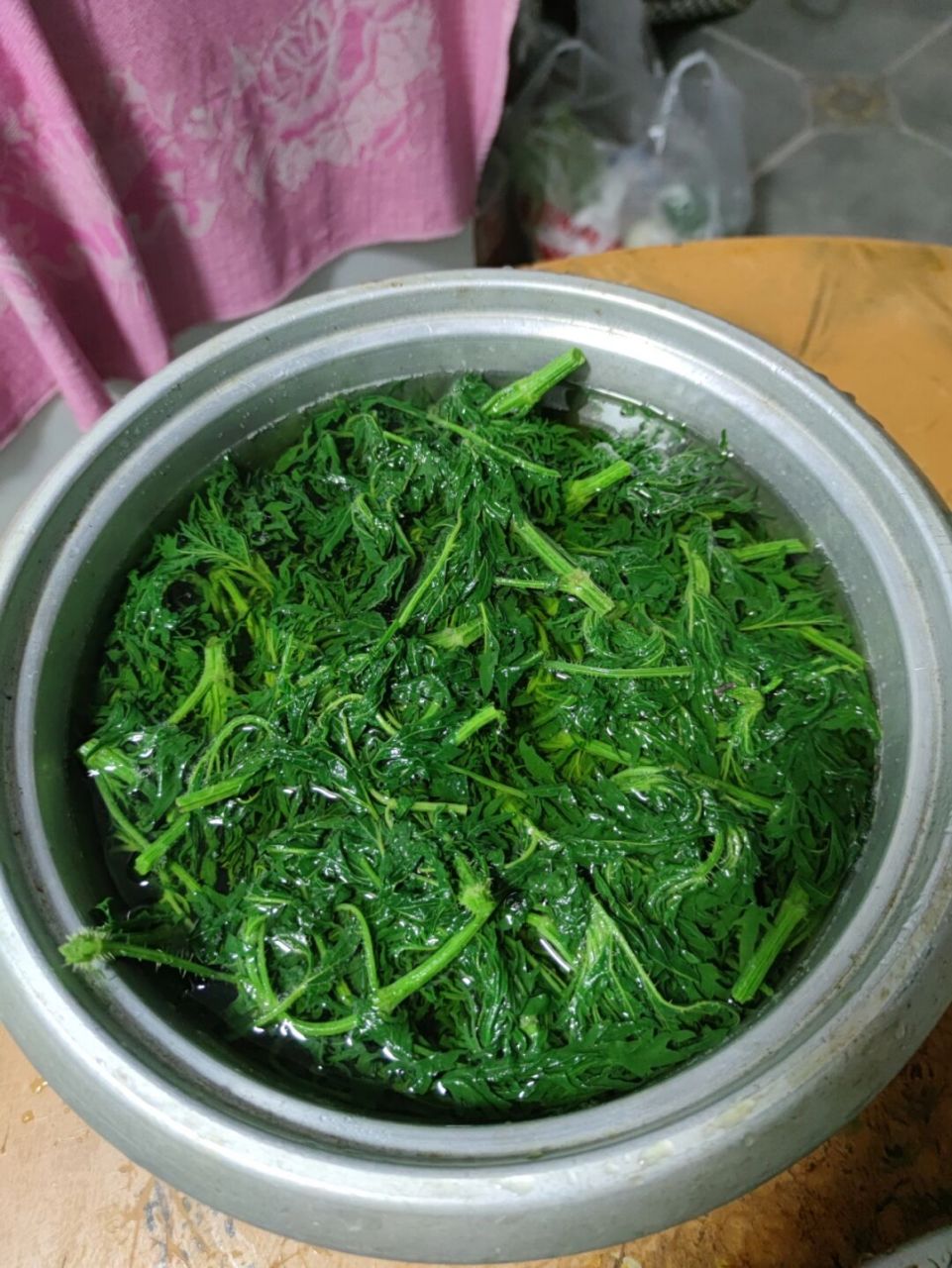 哈拉海菜的做法   野菜蛰麻子,别名哈拉海.