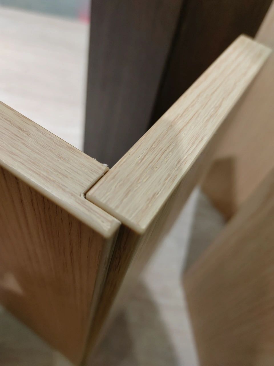 免漆板木饰面拼角收口工艺 免漆板木饰面拼角收口,由于工艺限制,可做