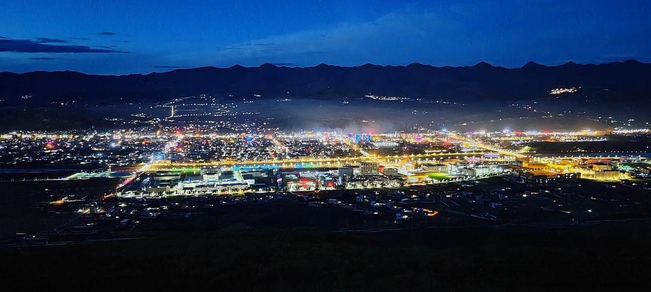 阿坝城市观景台:看天上星星几颗,点燃地上繁灯飘若