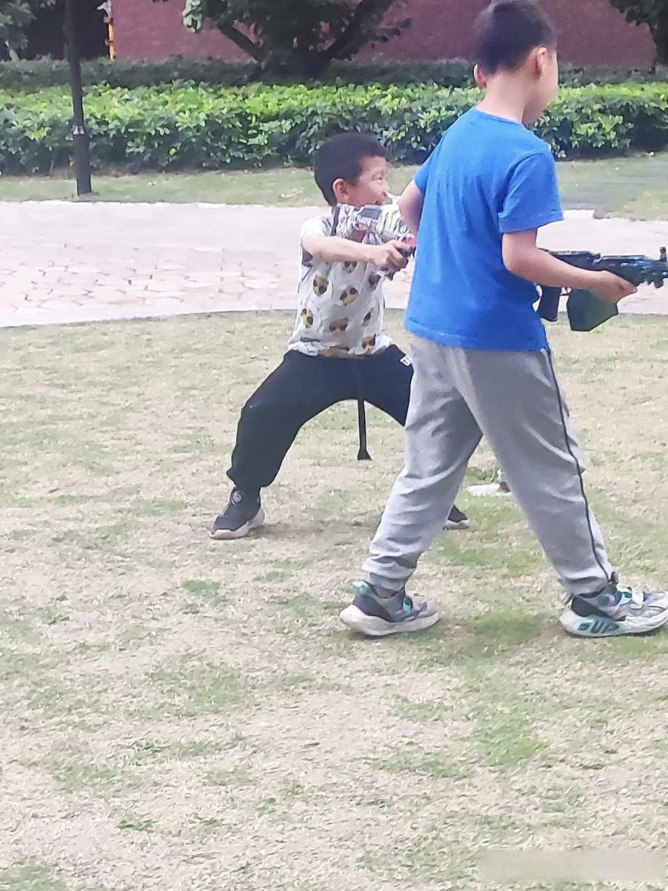 适合小学生的户外游戏大全简单又好玩(适合小学生的户外游戏大全简单又好玩视频)