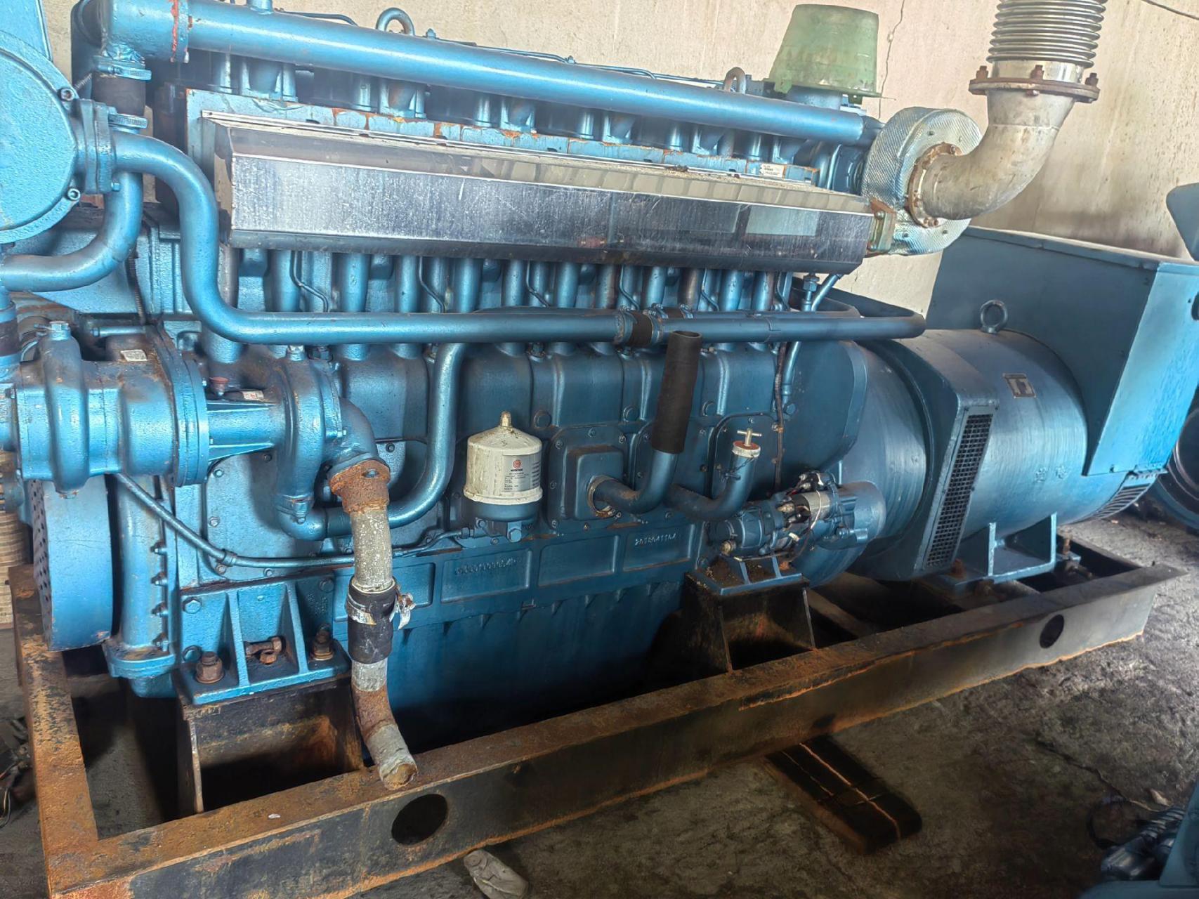 潍柴whm6160—450马力,1000转发电机组