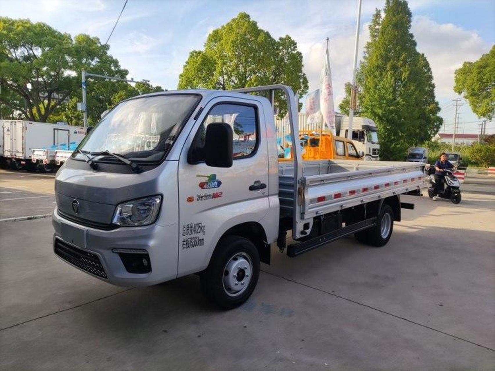 祥菱m2小坦克柴油版,货厢长3米8,宽1米82!